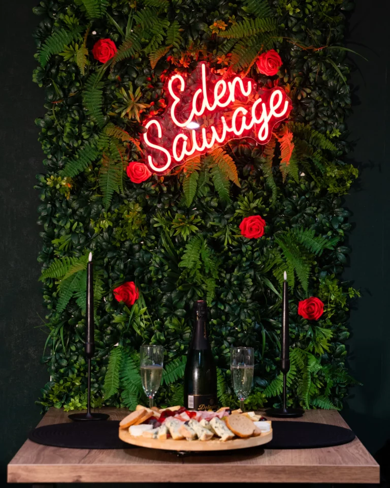 Néon Eden Sauvage, champagne et plateau apéritif – photo LLP Agency